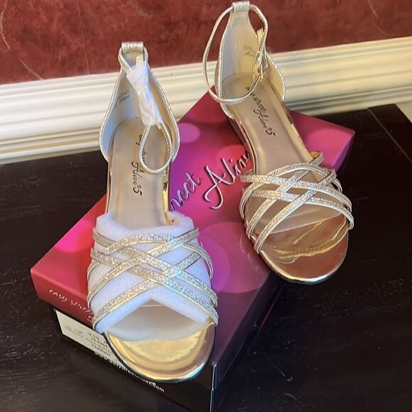 Easy Street Tarrah Wedge Sandals Gold/Glitter Size 8.5 Narrow - Picture 2 of 5